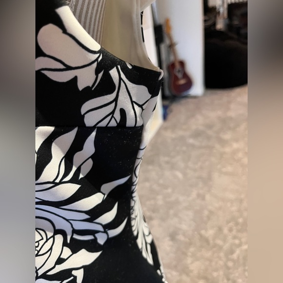 2/$20 Lipsy dress size 12 - Picture 5 of 7